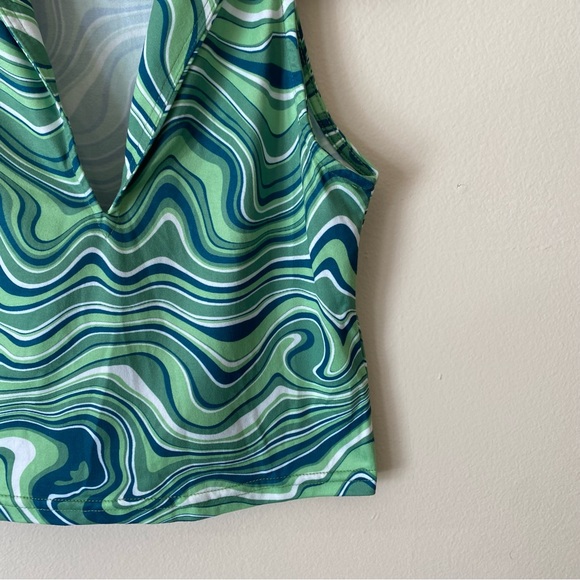Hesperus Green Swirl Collared Crop Tank Top - Picture 3 of 4